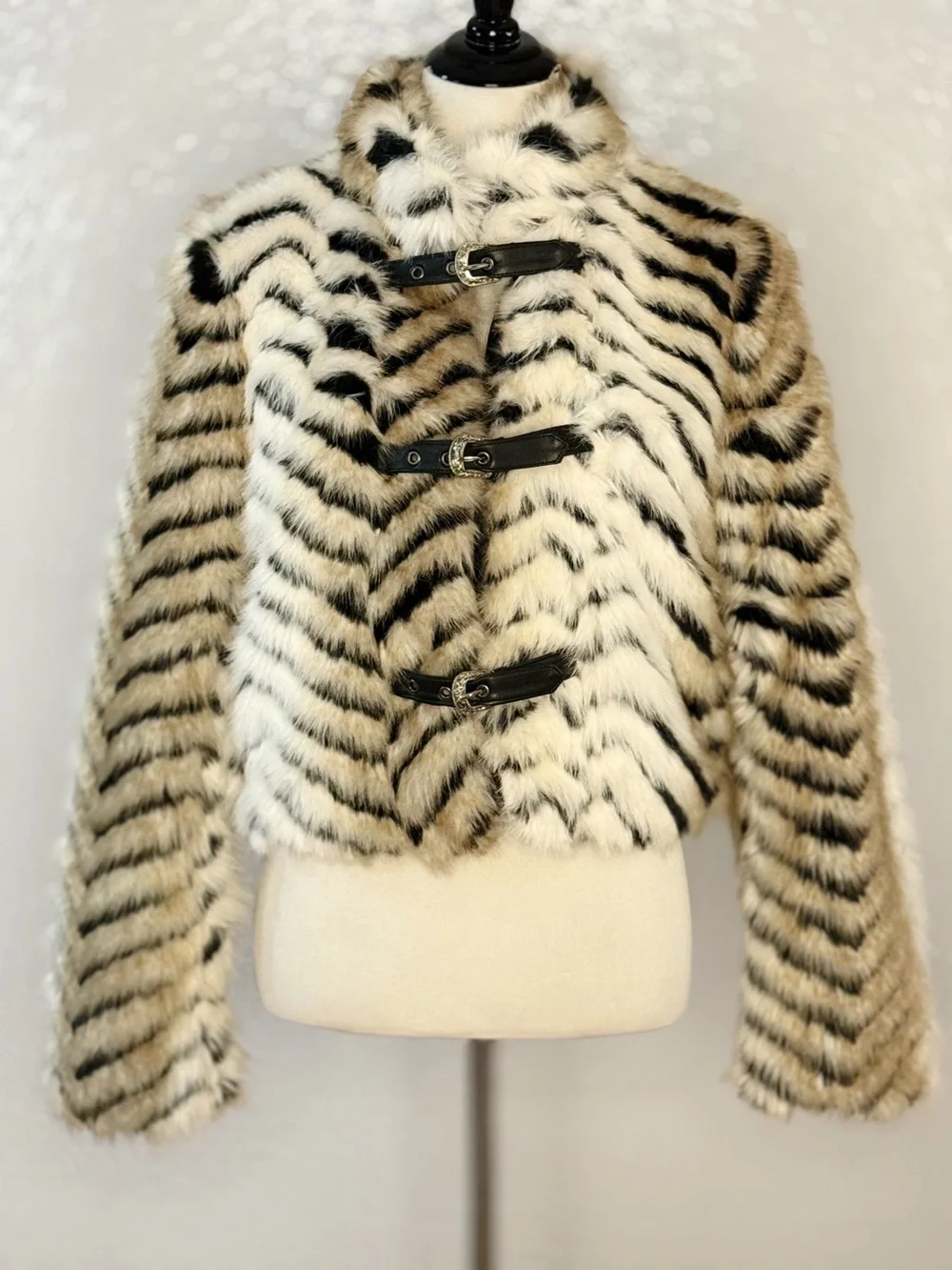 Azalea Wang Argyll Faux Fur Animal Print Coat Western Buckle Cropped Jacket - Picture 6 of 16